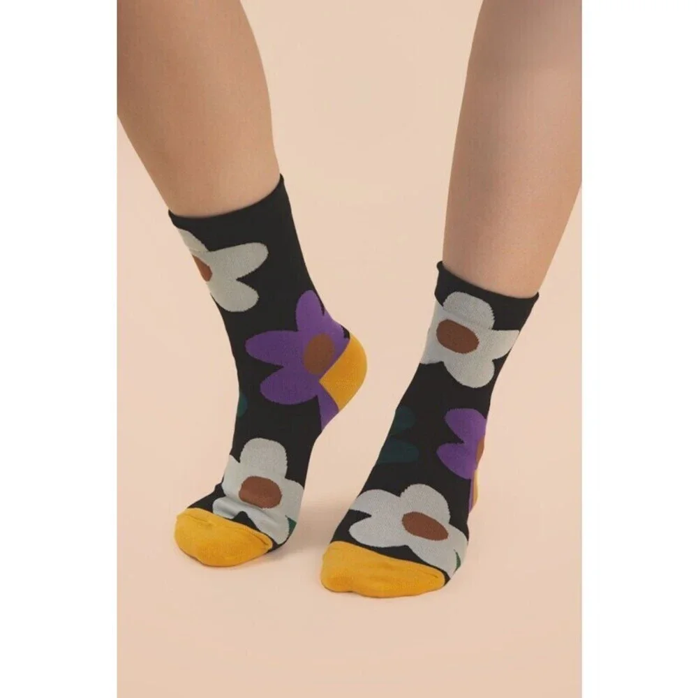 SC10007C-1 B Very J Multi Color Floral Print Socks Black One Size